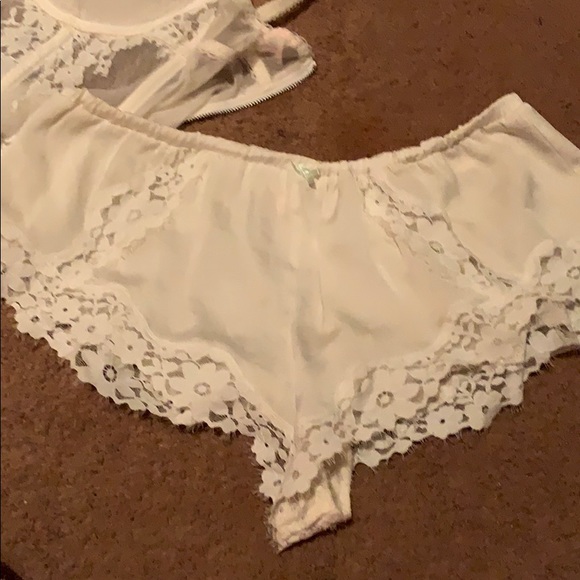 Victoria’s Secret white lace push-up corset/shorty - Picture 7 of 8